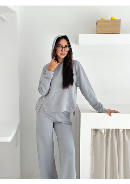 Yumuşak Dokulu Modal Kumaş Kapüşonlu Çıtçıt Detaylı Eşofman Takımı
