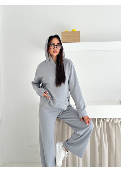 Yumuşak Dokulu Modal Kumaş Kapüşonlu Çıtçıt Detaylı Eşofman Takımı