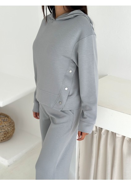 Yumuşak Dokulu Modal Kumaş Kapüşonlu Çıtçıt Detaylı Eşofman Takımı