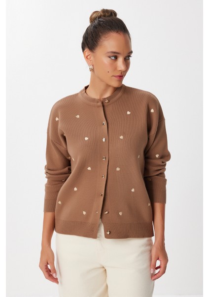 Kalp Nakışlı Şık Düğmeli Triko Hırka LNX0008 Kahverengi modelleri