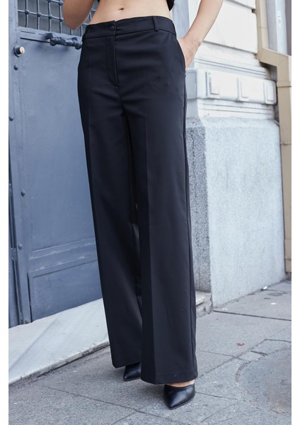 Kadın Yüksek Bel Yan Cepli Bol Paça Rahat Kesim Palazzo Kumaş Pantolon-Siyah