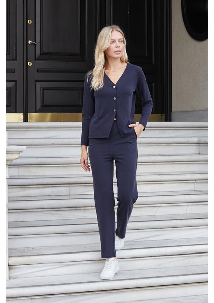 Kadın Esnek Modal Kumaş Yüksek Bel Cepli Bacak Kısmı Rahat Kesim Dar Paça Pantolon-Lacivert