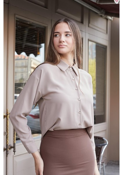 Kadın Yakalı Düşük Omuzlu Uzun Kol Likrasız Kumaş Gömlek-Vizon indirimleri