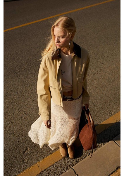 Regular Fit Kontrast Yakalı Fermuarlı Cepli Crop Mont E8598AX25AU