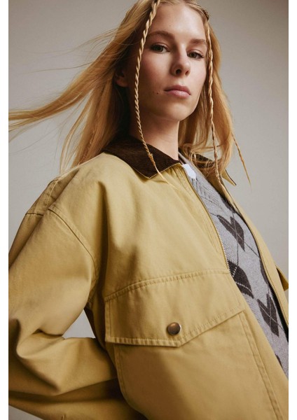 Regular Fit Kontrast Yakalı Fermuarlı Cepli Crop Mont E8598AX25AU indirimleri