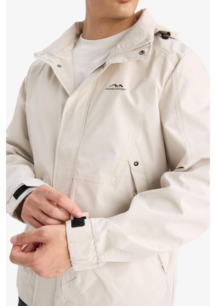 Su İtici Regular Fit Kapüşonlu Fermuarlı İç Cepli Baskılı Çıtçıt Kapamalı Mevsimlik Baharlık Mont C8284AX25AU