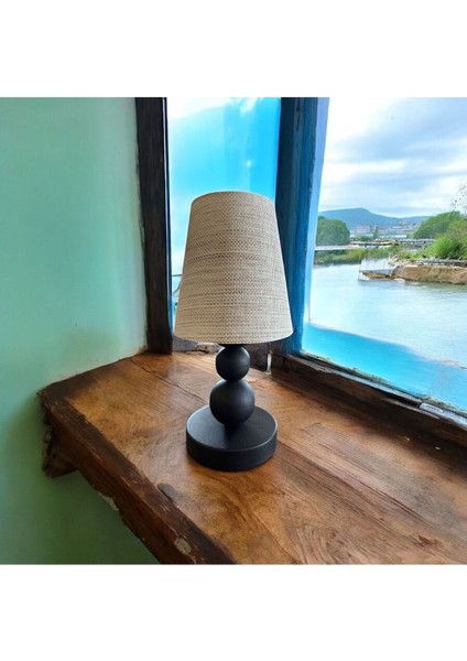 Bolivia Siyah Ayaklı Rattan Şapkalı Masa Lambası