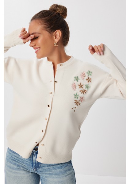 Nakış Işlemeli Boncuklu Triko Hırka LNX0006 Krem