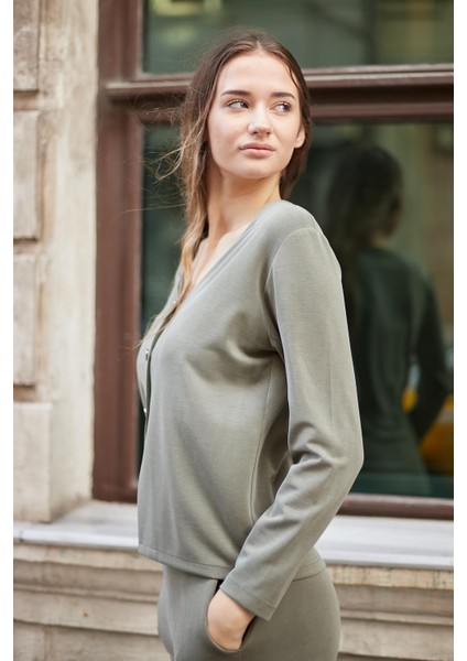 Kadın Esnek Ipeksi Modal Kumaş V Yaka Uzun Kol Düğmeli Ceket-Haki fırsatları