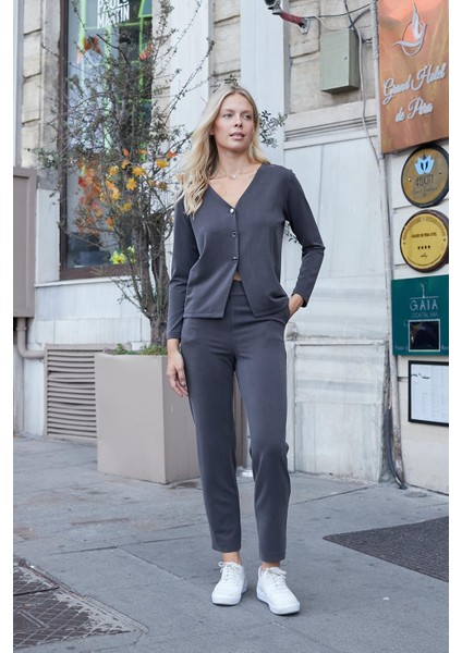 Kadın Esnek Ipeksi Modal Kumaş V Yaka Uzun Kol Düğmeli Ceket-Antrasit modelleri