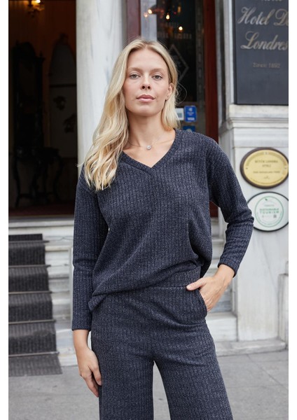 Kadın Simli Kaşkorse V Yaka Düşük Omuzlu Uzun Kol Yırtmaçlı Bluz -Lacivert fırsatları