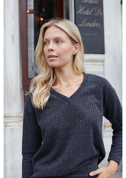 Kadın Simli Kaşkorse V Yaka Düşük Omuzlu Uzun Kol Yırtmaçlı Bluz -Lacivert indirimleri