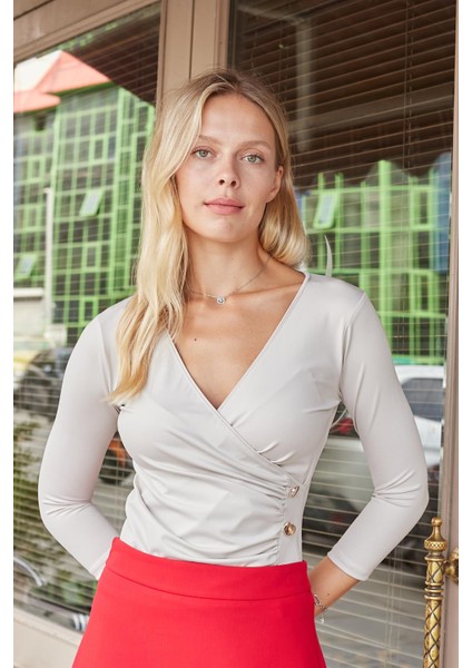 Kadın Anvelop Kruvaze Büzgülü Kapri Truvakar Kol Likralı Şık Hafif Parlak Kumaş Body Bluz-Krem fırsatları