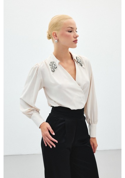 Aksesuar Detaylı Bodysuit Bluz - Bej fırsatları