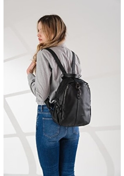 Kadın Siyah 9 Gözlü Sırt Çantası ve Cüzdan Kombini fırsatları