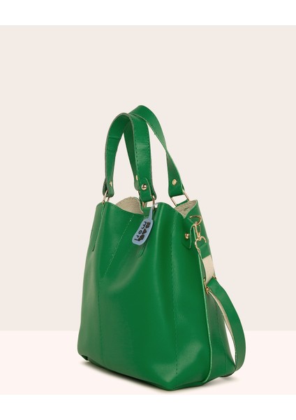 Siyah Kadın Üç Bölmeli Çıtçıt Detaylı Çanta M000002918 indirimleri