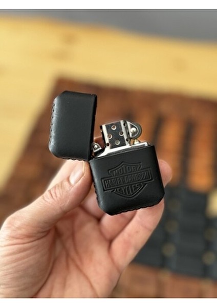 El Yapımı Hakiki Deri Zippo Çakmak Rüzgar Geçirmez Taşınabilir Tasarım ile Şık Kullanım fırsatları