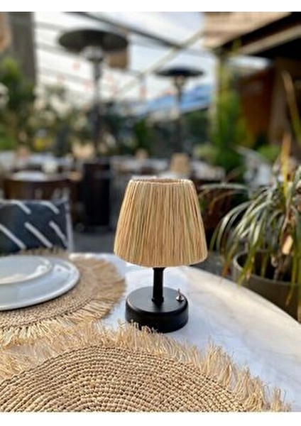 Maison Masa Lambası Led Aydınlatmalı Metal Alt Siyah Renkli Modern Tasarım indirimleri