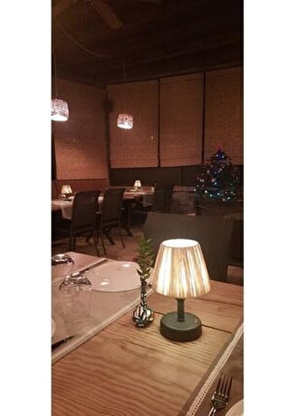 Maison Masa Lambası Led Aydınlatmalı Metal Alt Siyah Renkli Modern Tasarım