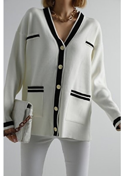 Bej Gold Düğmeli Şerit Detaylı Oversize Triko Hırka fırsatları