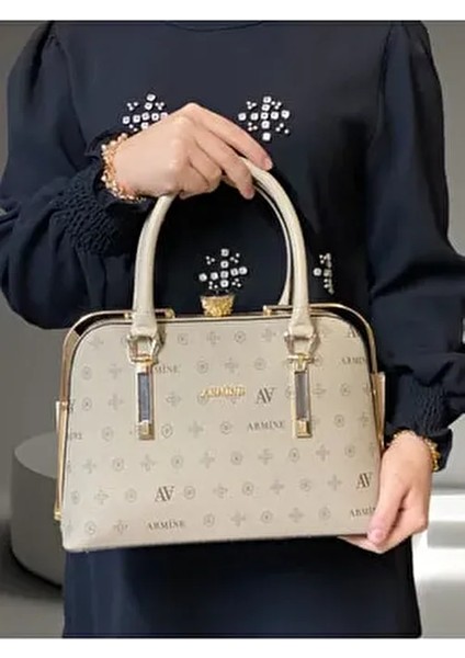 Vizyon Baskılı Orta Boy Suni Deri Çanta Şık Görünüm ve Ergonomik Tasarım