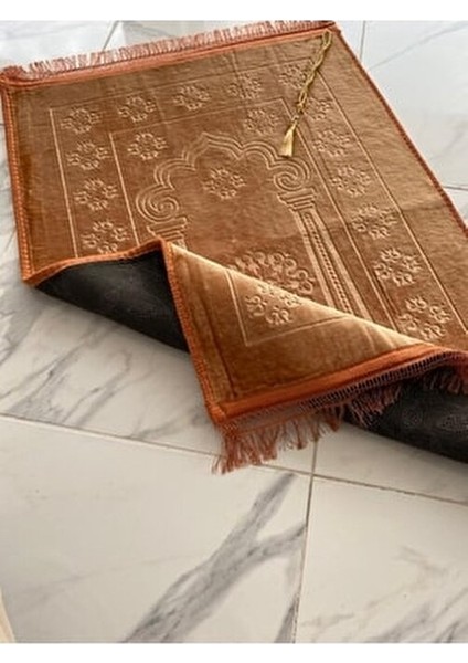 Lüks Kalın Yumuşak Peluş Kaymaz Taban Özellikli Hediyelik Çeyizlik Seccade Tesbih fiyatları