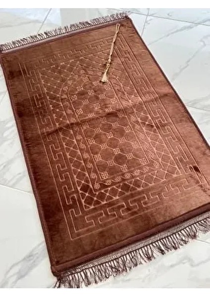 Lüks Kalın Yumuşak Peluş Kaymaz Taban Özellikli Hediyelik Çeyizlik Seccade Tesbih