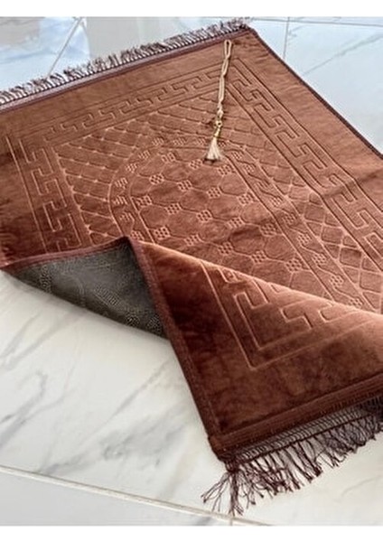 Lüks Kalın Yumuşak Peluş Kaymaz Taban Özellikli Hediyelik Çeyizlik Seccade Tesbih fiyatları