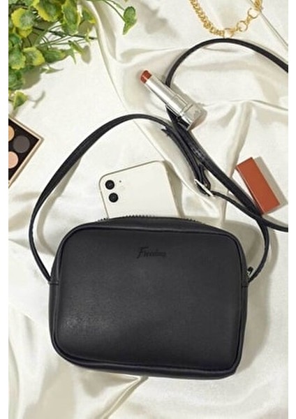 Kadın Orijinal Urban Çapraz Askılı Fermuarlı Ayarlanabilir Askılı Yazlık El Kol ve Omuz Çantası fiyatları