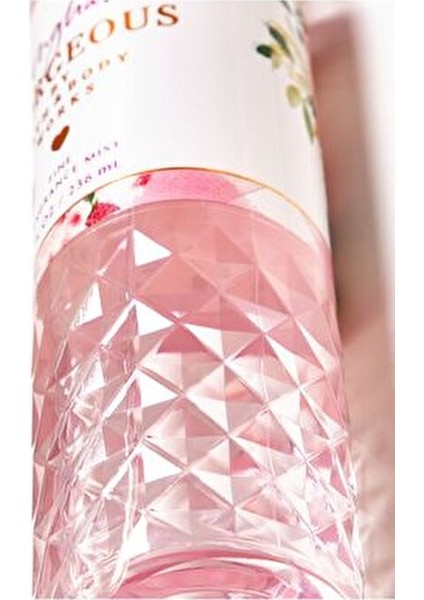Gingham Gorgeous Vücut Spreyi Pembeli Çiçek ve Şeftali Nektarı 236 ml fiyatları