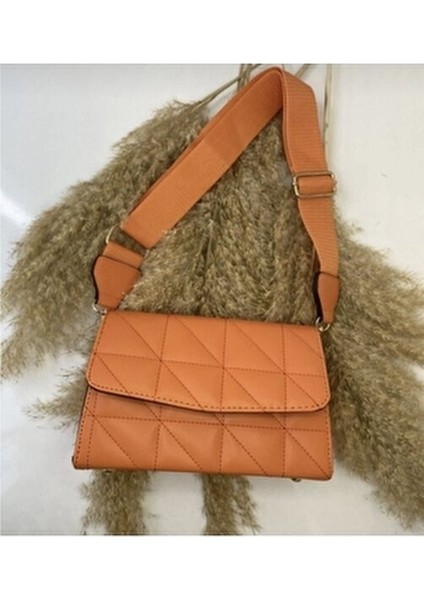 Kadın Turuncu Kapitone Suni Deri Çapraz Omuz Çantası Basic Koleksiyon Ayarlanabilir Askılı