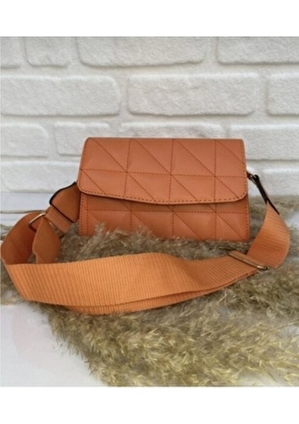 Kadın Turuncu Kapitone Suni Deri Çapraz Omuz Çantası Basic Koleksiyon Ayarlanabilir Askılı fiyatları