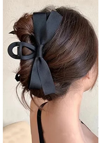 Kadın Siyah Saten Kuyruklu Fiyonk Mandal Toka