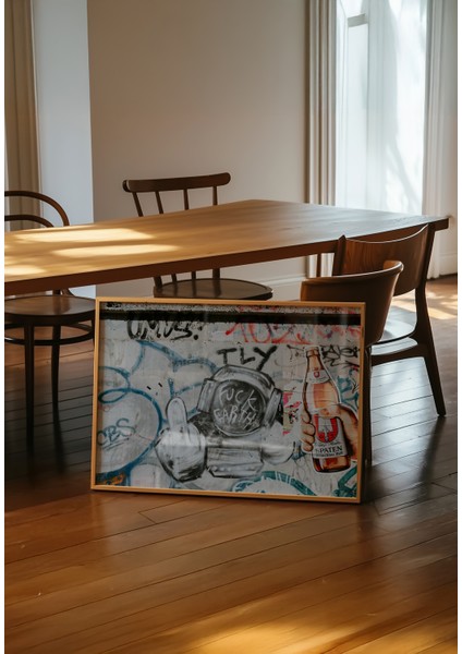 Street Astronaut Poster - Doğal Ahşap Çerçeveli Tablo