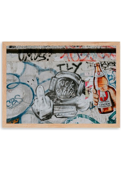 Street Astronaut Poster - Doğal Ahşap Çerçeveli Tablo modelleri