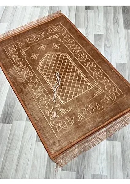 Lüks Kalın Yumuşak Peluş Kaymaz Taban Özellikli Hediyelik Çeyizlik Seccade Tesbih