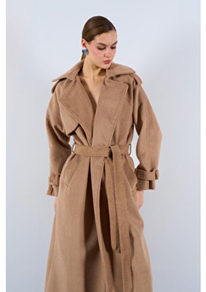 Kadın Kol ve Omuz Detaylı Oversize Kaban Palto