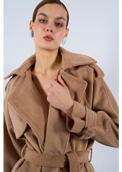 Kadın Kol ve Omuz Detaylı Oversize Kaban Palto fiyatları