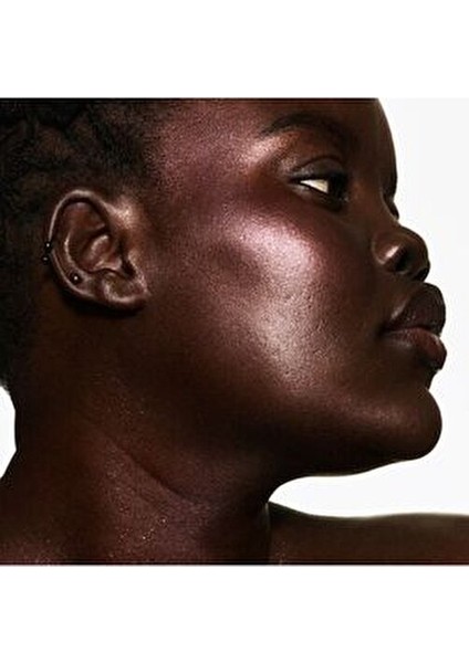 Diamond Bomb All-Over Diamond Veil - Derin, Işıltılı, Göz Kamaştırıcı Görünüm Için Aydınlatıcı 8 gr modelleri