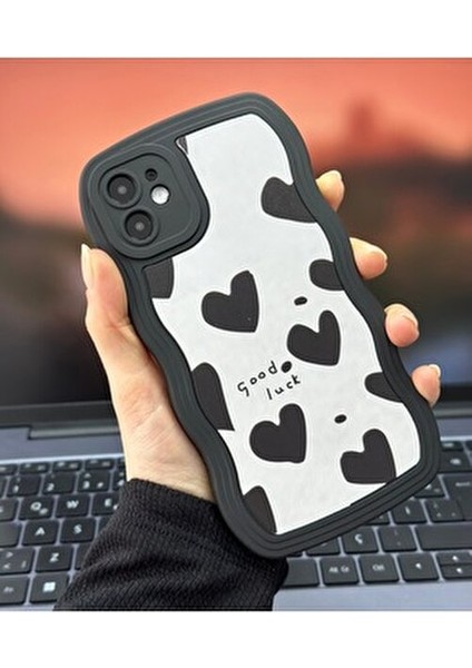Iphone 11 Uyumlu Aynalı Siyah Kalp Tasarım Dalgalı Kenar Darbe Önleyici Silikon Kılıf