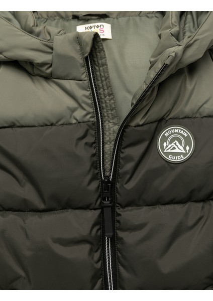 Renk Bloklu Cepli Etiket Detaylı Fermuarlı Kapşonlu Kolsuz Şişme Yelek fırsatları