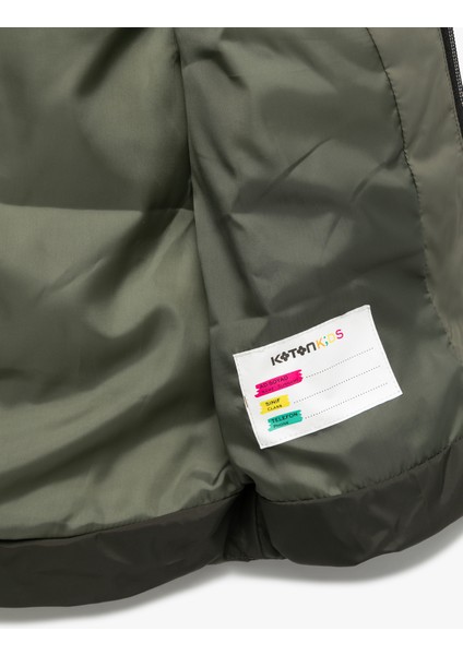 Renk Bloklu Cepli Etiket Detaylı Fermuarlı Kapşonlu Kolsuz Şişme Yelek