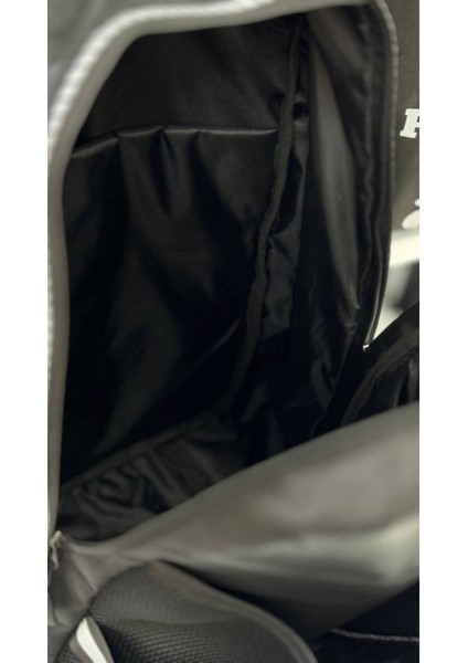 Su Geçirmez Karbon Desenli Deri Motosiklet Sırt Çantası – Reflektörlü, Kask Bölmeli, Günlük ve Seyahat İçin