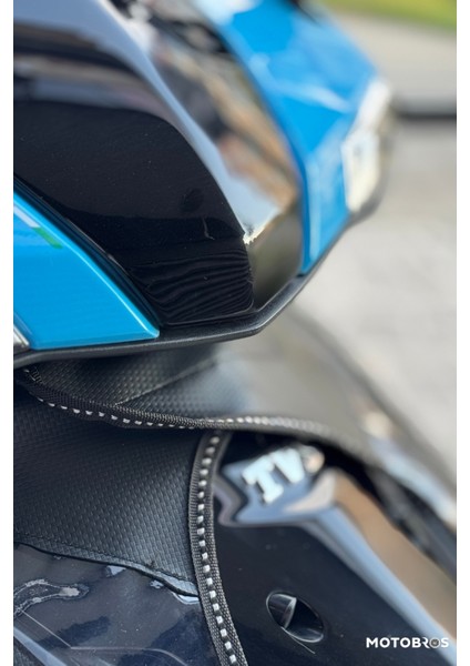 Honda Activa 2023-2024 Uyumlu Su ve Rüzgar Geçirmez, Reflektörlü Birinci Sınıf Motosiklet Diz Örtüsü