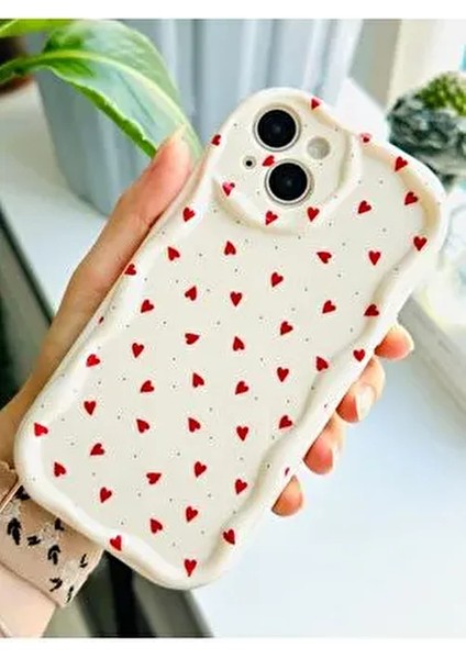 Iphone 13 ve 14 Uyumlu Kırmızı Kalpler Baskı Desenli Silikon Kılıf