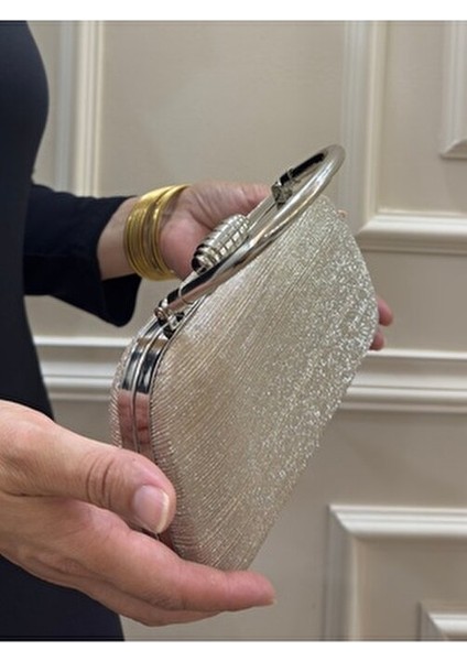 Kadın Gold Simli Tutma Detaylı Abiye Çantası Özel Gün Çantası