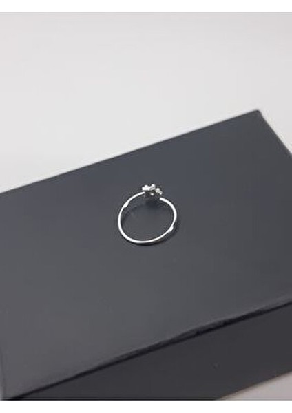 925 Ayar Gümüş Zirkon Taşlı ''yıldızlı'' Halka Hızma