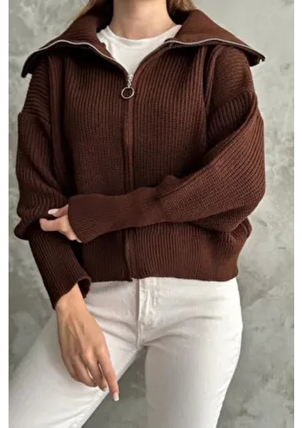 Kahverengi Devrik Yaka Fermuarlı Triko Hırka