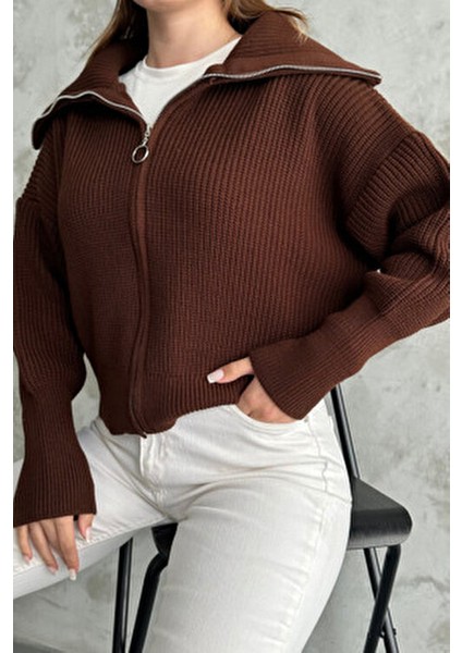 Kahverengi Devrik Yaka Fermuarlı Triko Hırka fiyatları