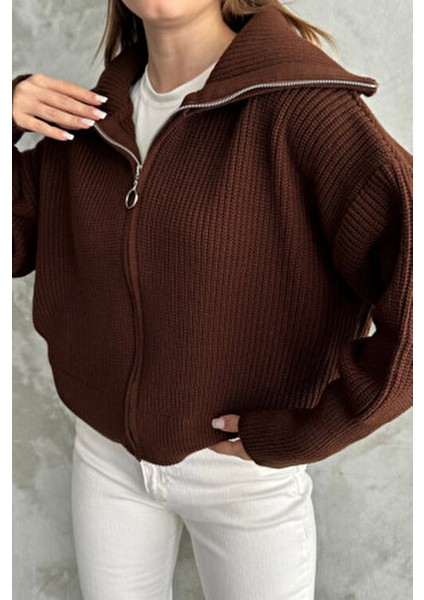 Kahverengi Devrik Yaka Fermuarlı Triko Hırka fırsatları